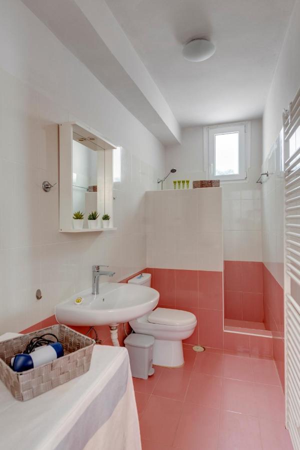 Fabbrica Bnb Vári 外观 照片